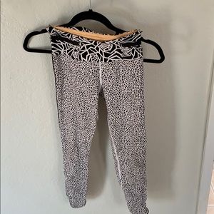 Black and white lululemon 7/8 length pants